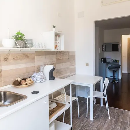 Shine House 3* Roma