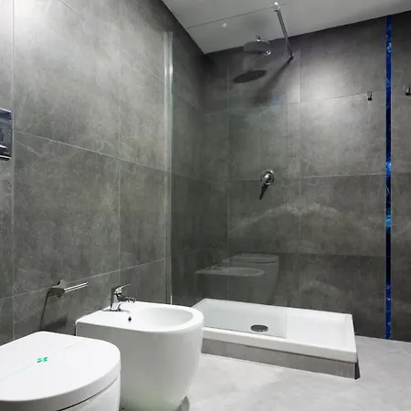 Shine House Affittacamere 3*