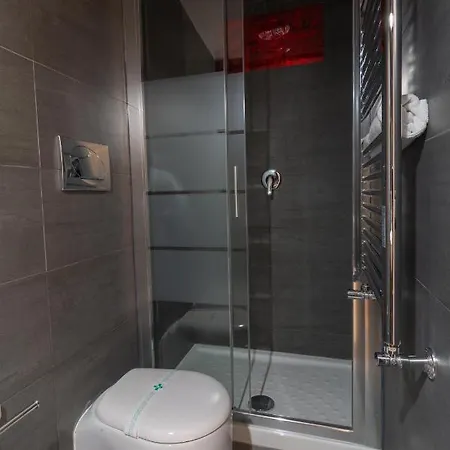 Shine House Casa de hóspedes