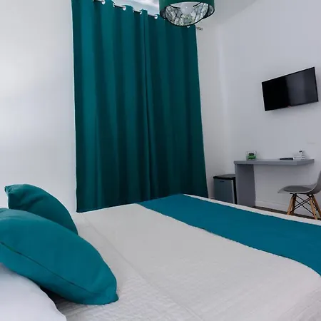 Shine House Casa de hóspedes 4*