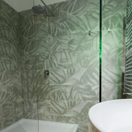 Shine House Casa de hóspedes